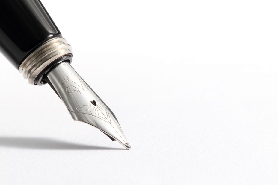 La variation du trait peut être observée en fonction de la réactivité de la plume à la force