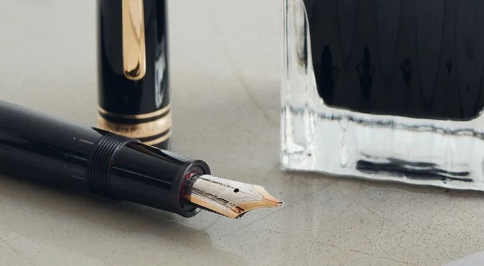 Comment recharger et entretenir un stylo plume Montblanc ? - Aux Trois Archers