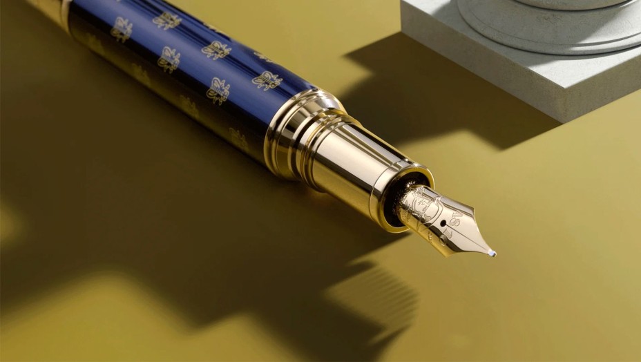 Le stylo plume Montblanc laqué de bleu, édition limitée 4810 hommage à Napoléon Bonaparte