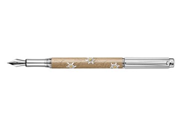 Varius™ Edelweiss de Caran d’Ache : Une Ode aux Sommets Suisses et à l’Écriture d’Exception